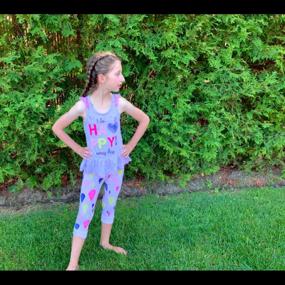 Cute girls  europien athletic set !